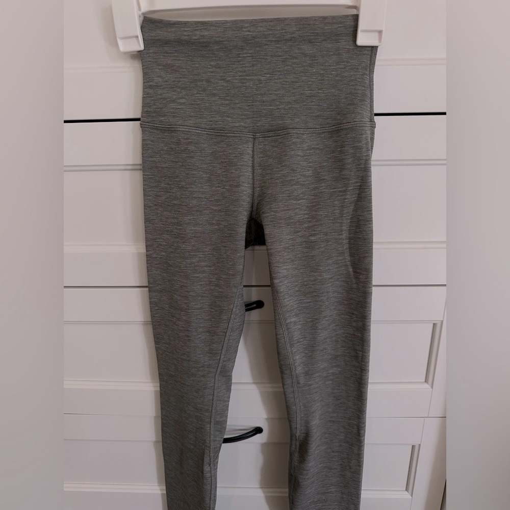 Lululemon Align™ High-Rise
Pant 25"
Heathered Grey Sage. Size 2